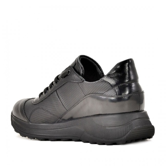 Дамски сникърси от лак и кожа Tatiana black stamp